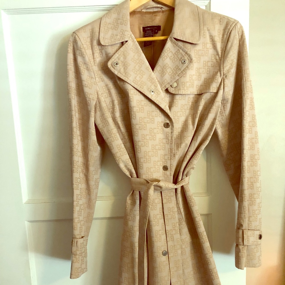 Light trench 🧥 coat